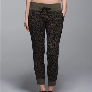 NWOT Lululemon Mystic Jungle Print Sweatpants